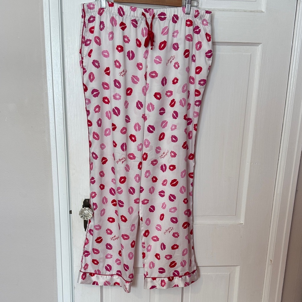 Victoria's Secret Pink and Red Lip Print Pajama Pants Valentine's Size XL